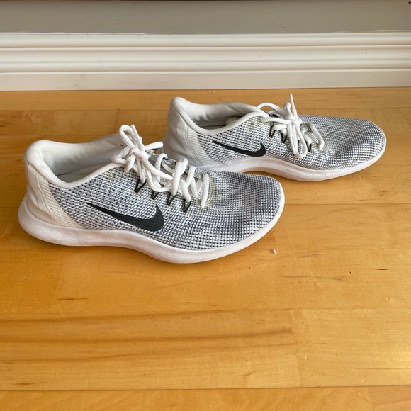 Nike Runners - Picture 2 of 3